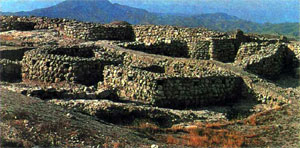 Мегалитические постройки, сложенные из массивных каменных блоков