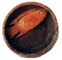 Глиняное блюдос деревянной рыбой. Из египетского погребения. XIIв. до н. э.