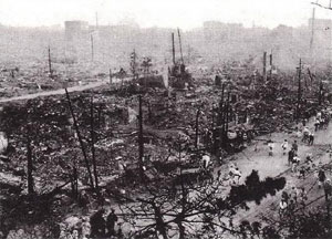Расположенный на берегу Тихого океана город Токио был полностью разрушен землетрясением в 1923 г