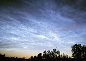 Появление серебристых облаков связано с вращением Солнца