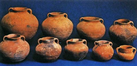 Появление керамической посуды — одно из достижений неолита. Сосуды X—VIII вв. до н. э.